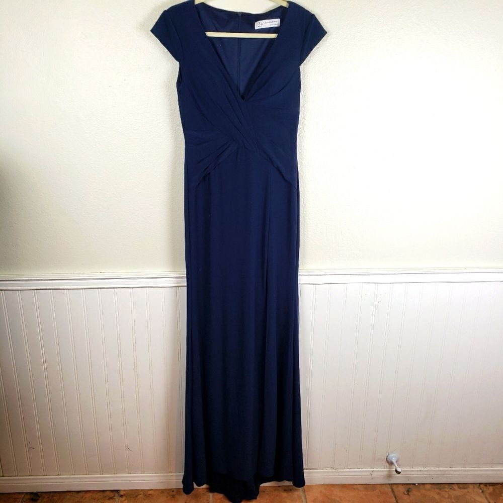 Ieena For Macduggal Women's Classy Chic Ruched Long Maxi Evening Dress Size 04